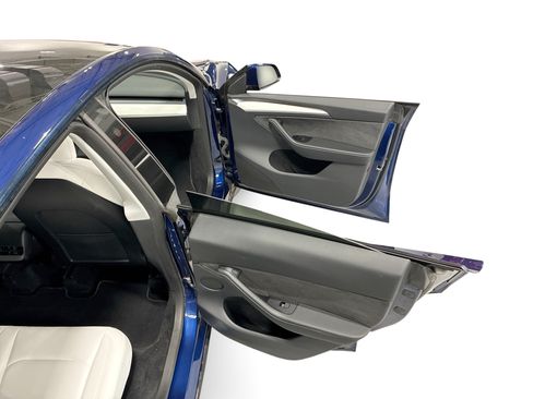 Certified 2023 Tesla Model Y AWD image 12