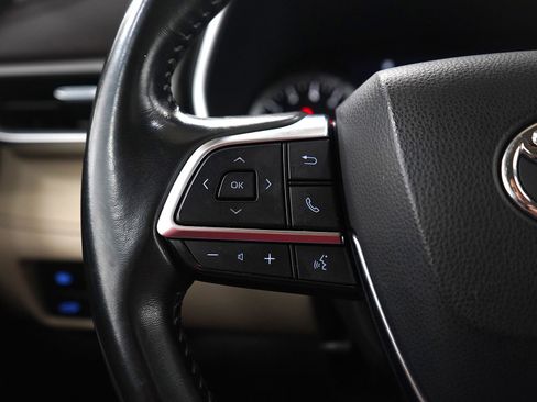 Used 2021 Toyota Highlander XLE image 29