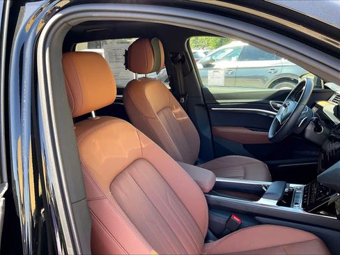 Used 2024 Audi Q8 e-tron Premium Plus w/ Premium Plus Package AWD/4WD image 10