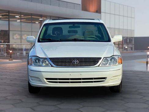 Used 2000 Toyota Avalon XLS image 3