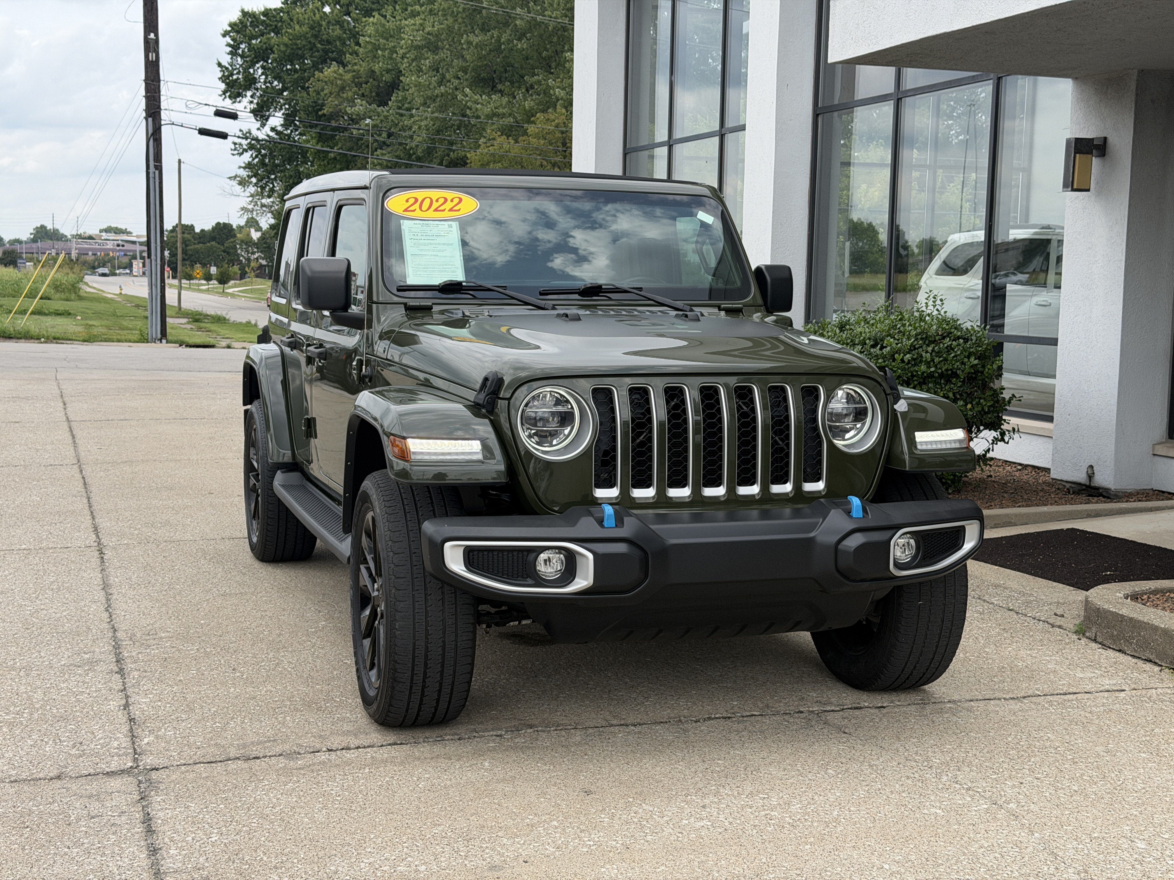 Used 2022 Jeep Wrangler Unlimited Sahara w/ Cold Weather Group AWD/4WD image 21