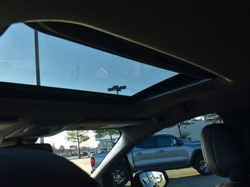 Used 2023 Toyota Sienna XSE image 19