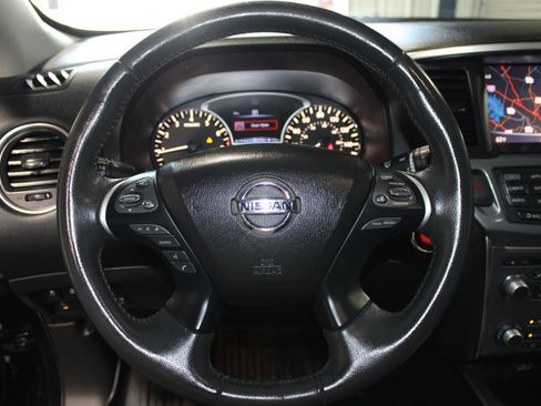 Used 2018 Nissan Pathfinder SL w/ Cargo Package FWD image 11