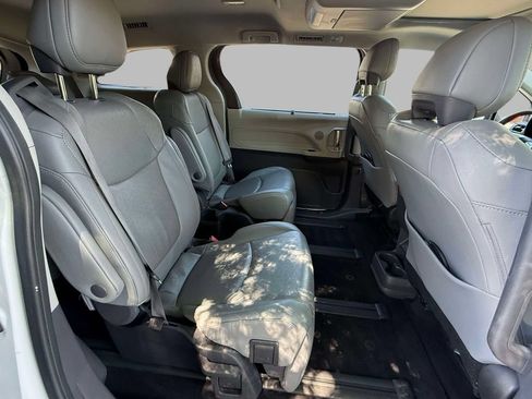 Used 2022 Toyota Sienna Limited AWD/4WD image 16