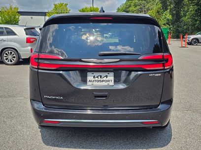 Used 2023 Chrysler Pacifica Touring-L
