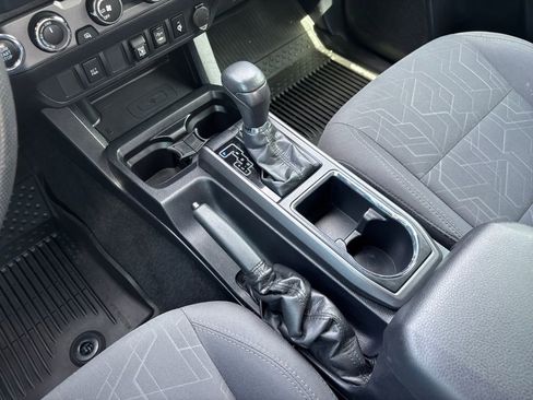 Used 2019 Toyota Tacoma TRD Off-Road AWD/4WD image 18