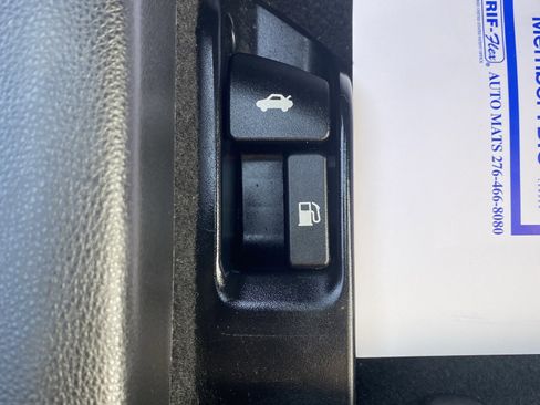 Used 2024 Toyota Corolla SE image 6