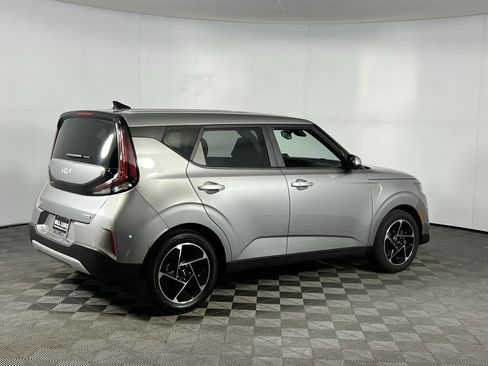 Used 2023 Kia Soul EX image 6