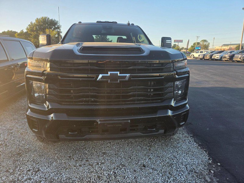 Used 2024 Chevrolet Silverado 2500 Custom w/ Custom Value Package AWD/4WD image 2