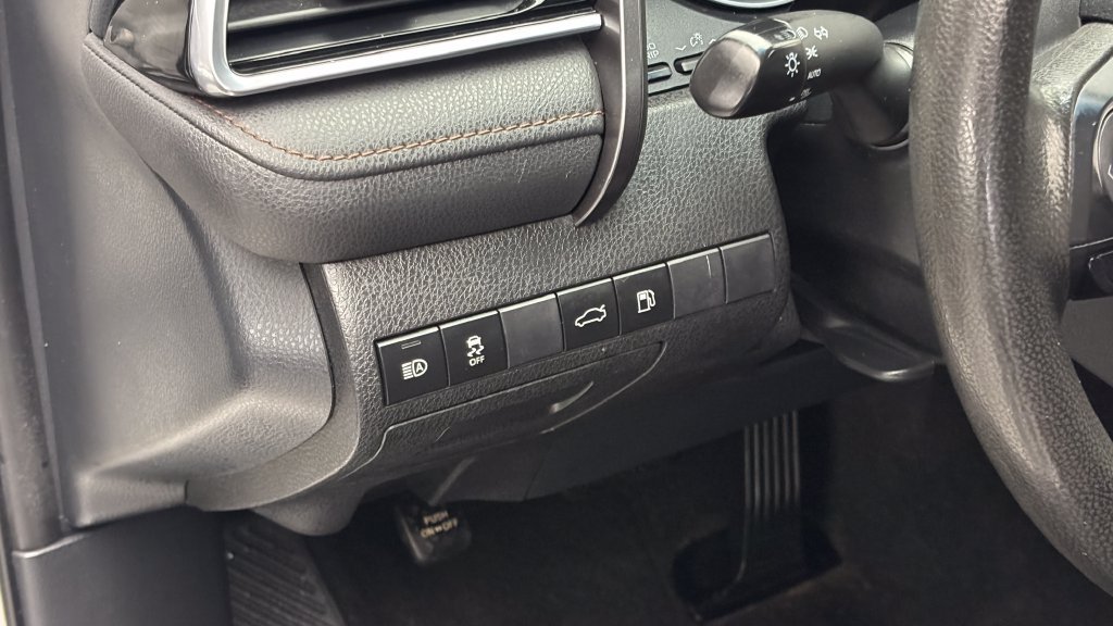 Used 2018 Toyota Camry LE FWD image 16