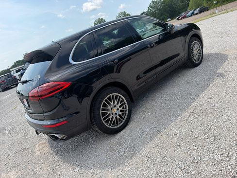 Used 2016 Porsche Cayenne AWD/4WD image 4