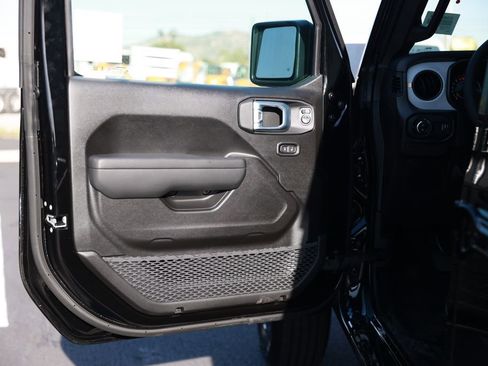 New 2026 Jeep Gladiator Sport AWD/4WD image 13