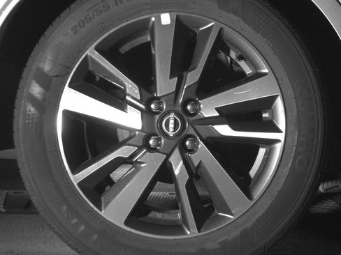 Used 2025 Nissan Versa SV image 15