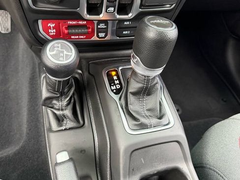 Used 2025 Jeep Gladiator Rubicon w/ Convenience Group image 24