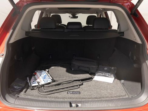Used 2022 Volkswagen Tiguan SE w/ Panoramic Sunroof Package AWD/4WD image 21