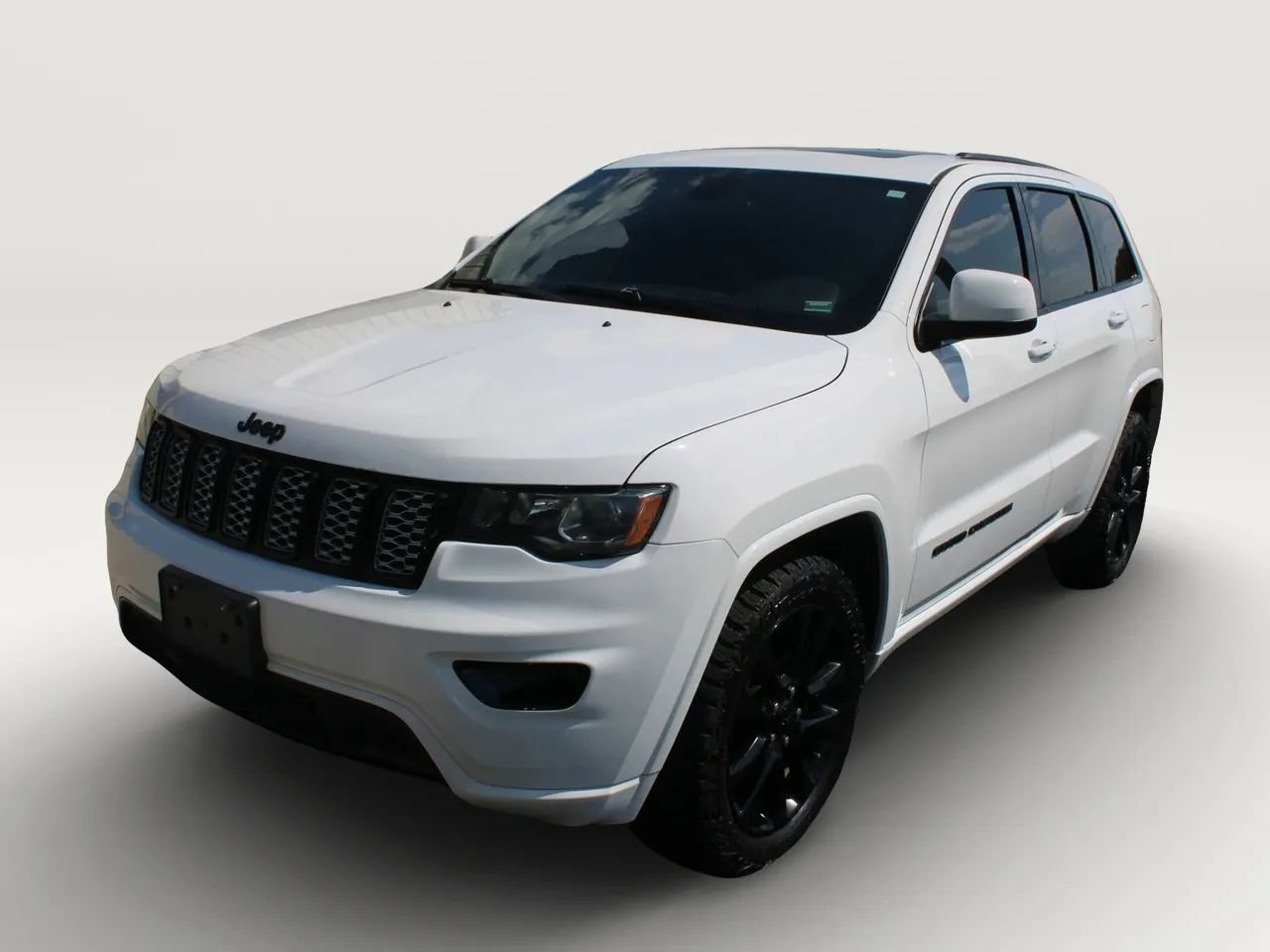 Used 2018 Jeep Grand Cherokee Altitude AWD/4WD image 2
