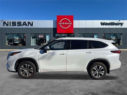 Used 2022 Toyota Highlander XLE image 8