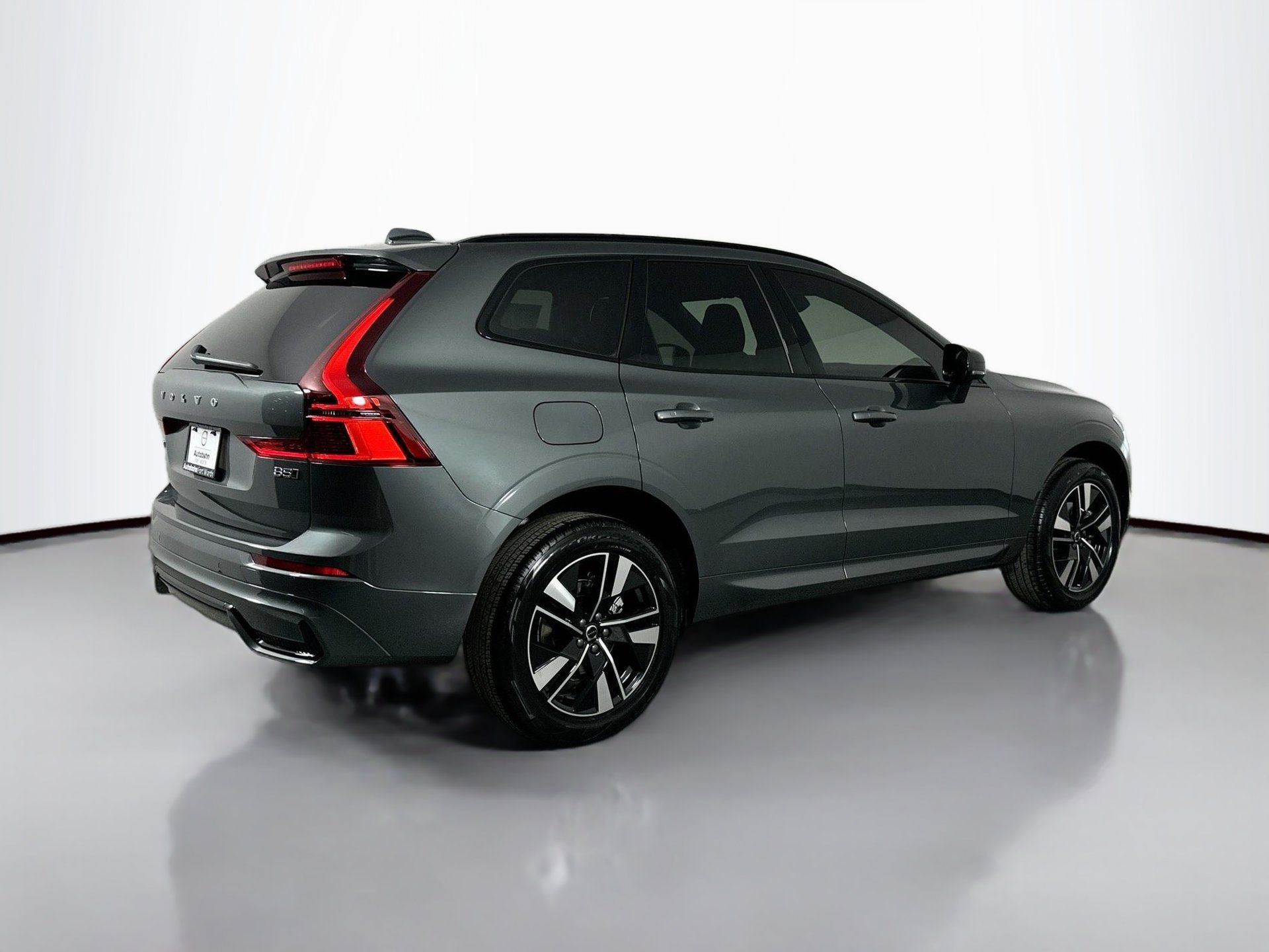 Certified 2026 Volvo XC60 B5 Core w/ Climate Package AWD/4WD image 6