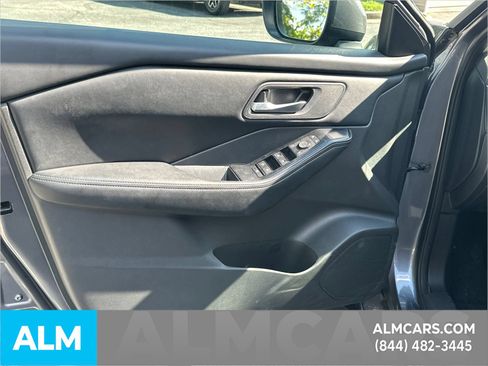 Used 2025 Nissan Rogue SV FWD image 11