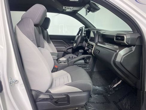 Certified 2025 Toyota Tacoma TRD Off-Road AWD/4WD image 8