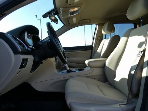 Used 2020 Jeep Grand Cherokee Laredo image 21