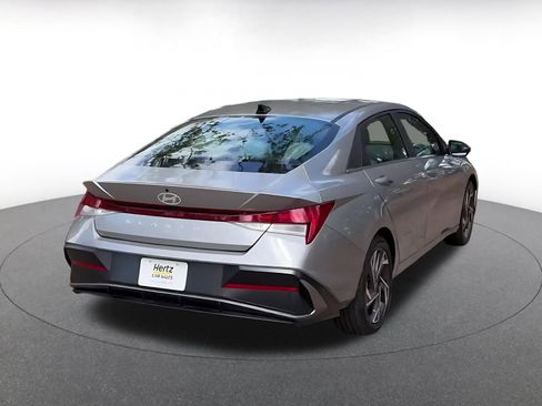 Used 2025 Hyundai Elantra Limited image 14