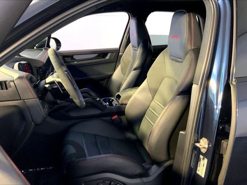 Used 2025 Porsche Cayenne GTS image 5