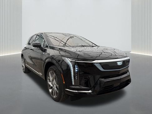 New 2025 Cadillac Optiq Luxury 1 image 3