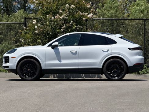 Certified 2026 Porsche Cayenne Coupe AWD/4WD image 2