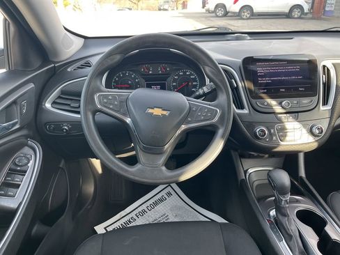 Used 2022 Chevrolet Malibu LT image 32
