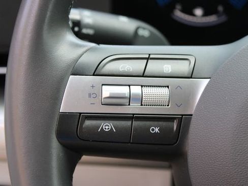 Used 2025 Hyundai Kona SEL image 11