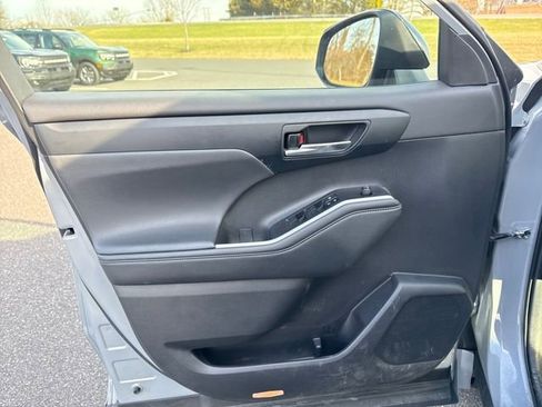 Used 2024 Toyota Highlander XLE image 24