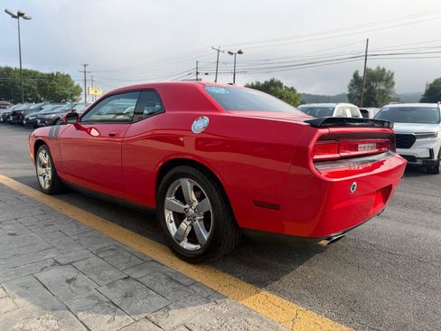 Used 2009 Dodge Challenger R/T RWD image 6