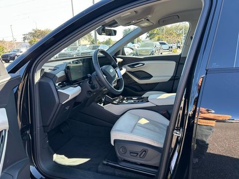 Used 2025 Audi Q6 e-tron Premium w/ Convenience Package RWD image 16