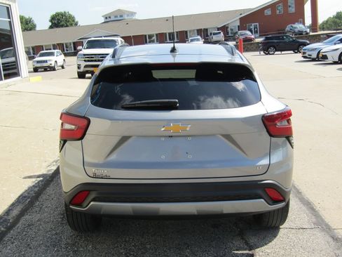 Used 2024 Chevrolet Trax LT FWD image 4