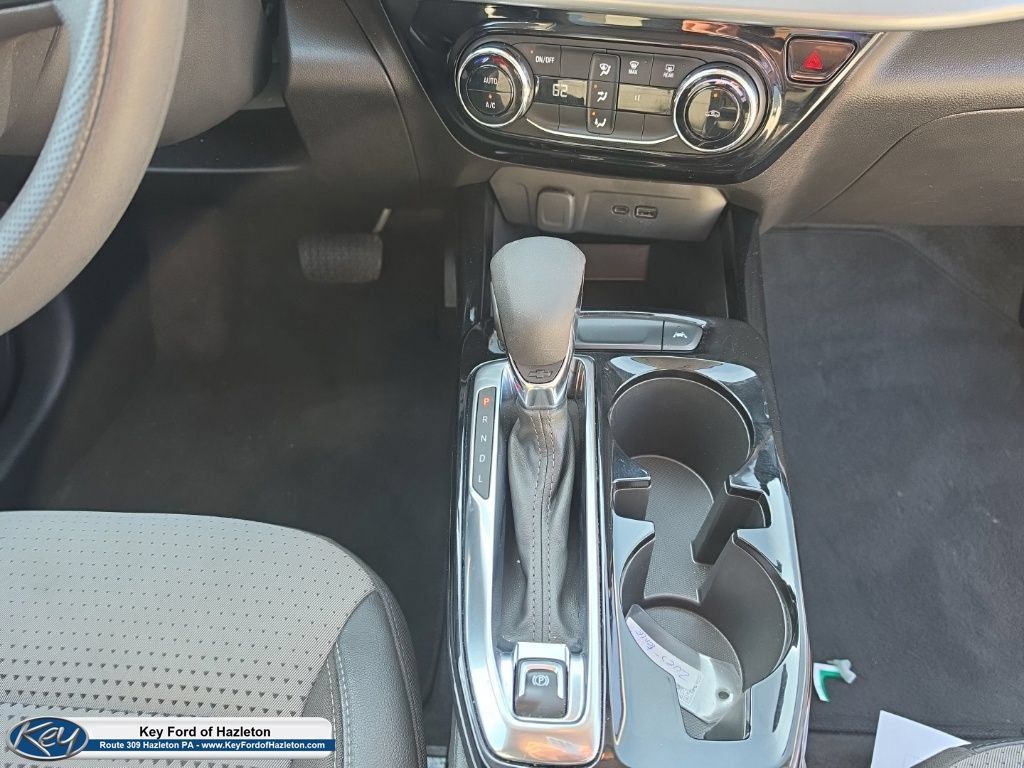 Used 2025 Chevrolet Trax LT FWD image 23