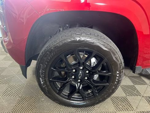 Used 2025 Chevrolet Colorado Z71 w/ Technology Package AWD/4WD image 11