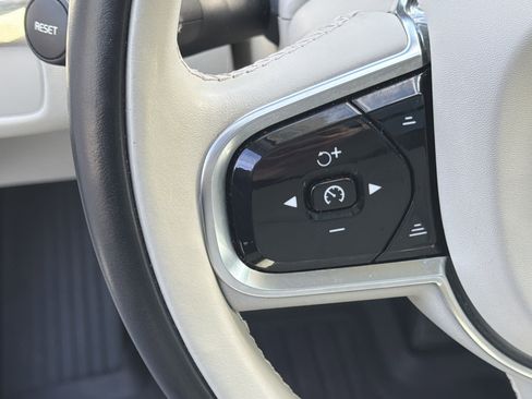 Used 2024 Volvo XC60 B5 Plus w/ Protection Package Premier AWD/4WD image 19