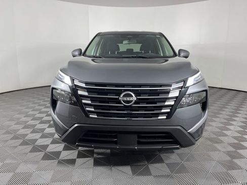 Used 2024 Nissan Rogue SV image 4