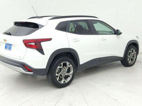 Certified 2025 Chevrolet Trax LT FWD image 7