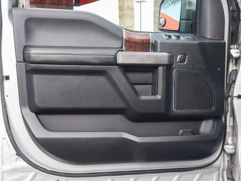 Used 2016 Ford F150 Platinum w/ Equipment Group 701A Luxury image 15