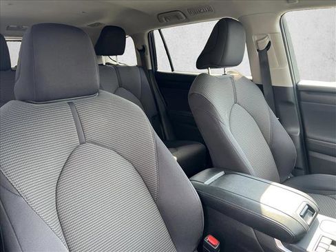 Certified 2025 Toyota Highlander LE image 24