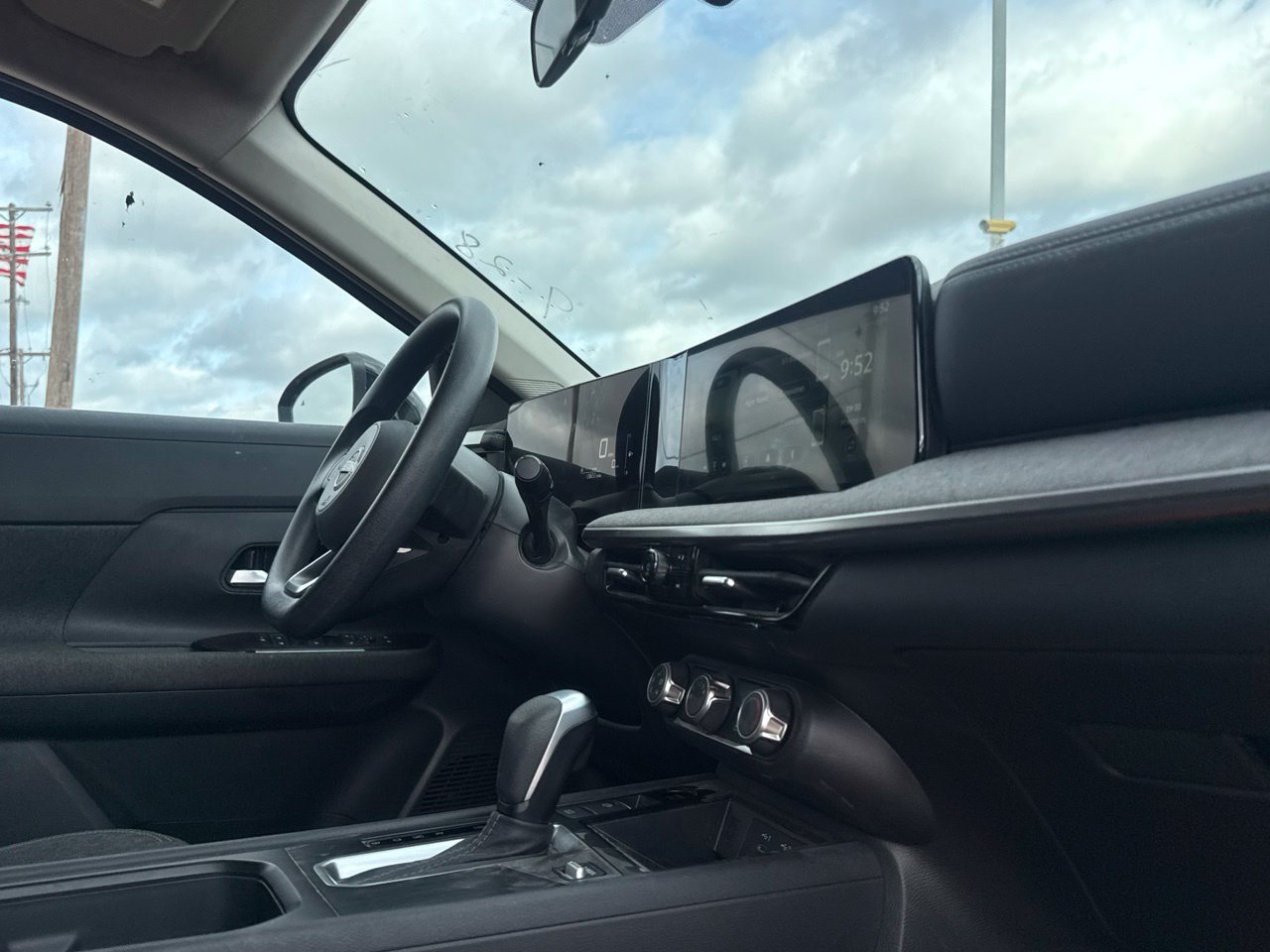 Used 2025 Nissan Kicks SV FWD image 30