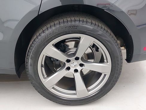 Certified 2025 Porsche Macan image 34