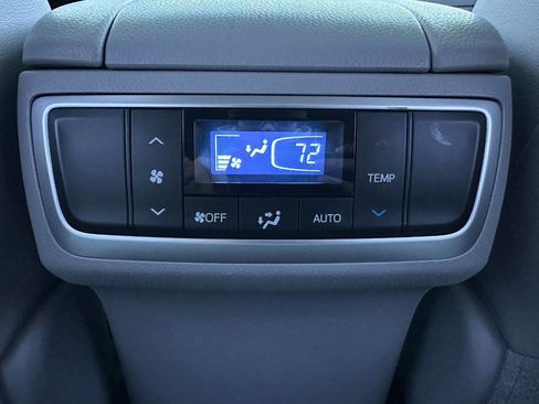 Used 2019 Toyota Highlander XLE image 24