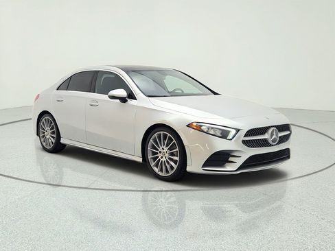 Used 2022 Mercedes-Benz A 220 image 3