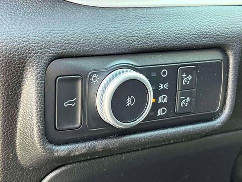 Used 2022 Ford Explorer XLT w/ Equipment Group 202A AWD/4WD image 27