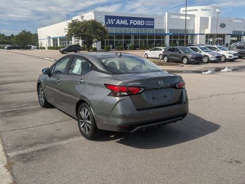 Used 2025 Nissan Versa SV FWD image 5