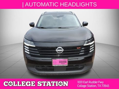 Certified 2025 Nissan Kicks SR FWD image 9