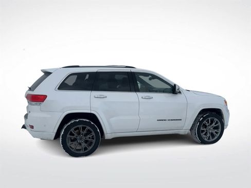 Used 2017 Jeep Grand Cherokee Overland w/ Jeep Active Safety Group image 9